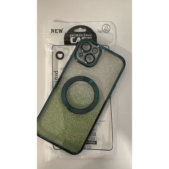 Protective case for iPhone 15 Plus with a removable inner glitter layer - Picture 2 of 4